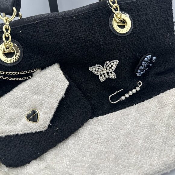 Betsey Johnson Black & White Tweed Tote Bag With Chain Straps & Decorative Pins - Picture 3 of 7